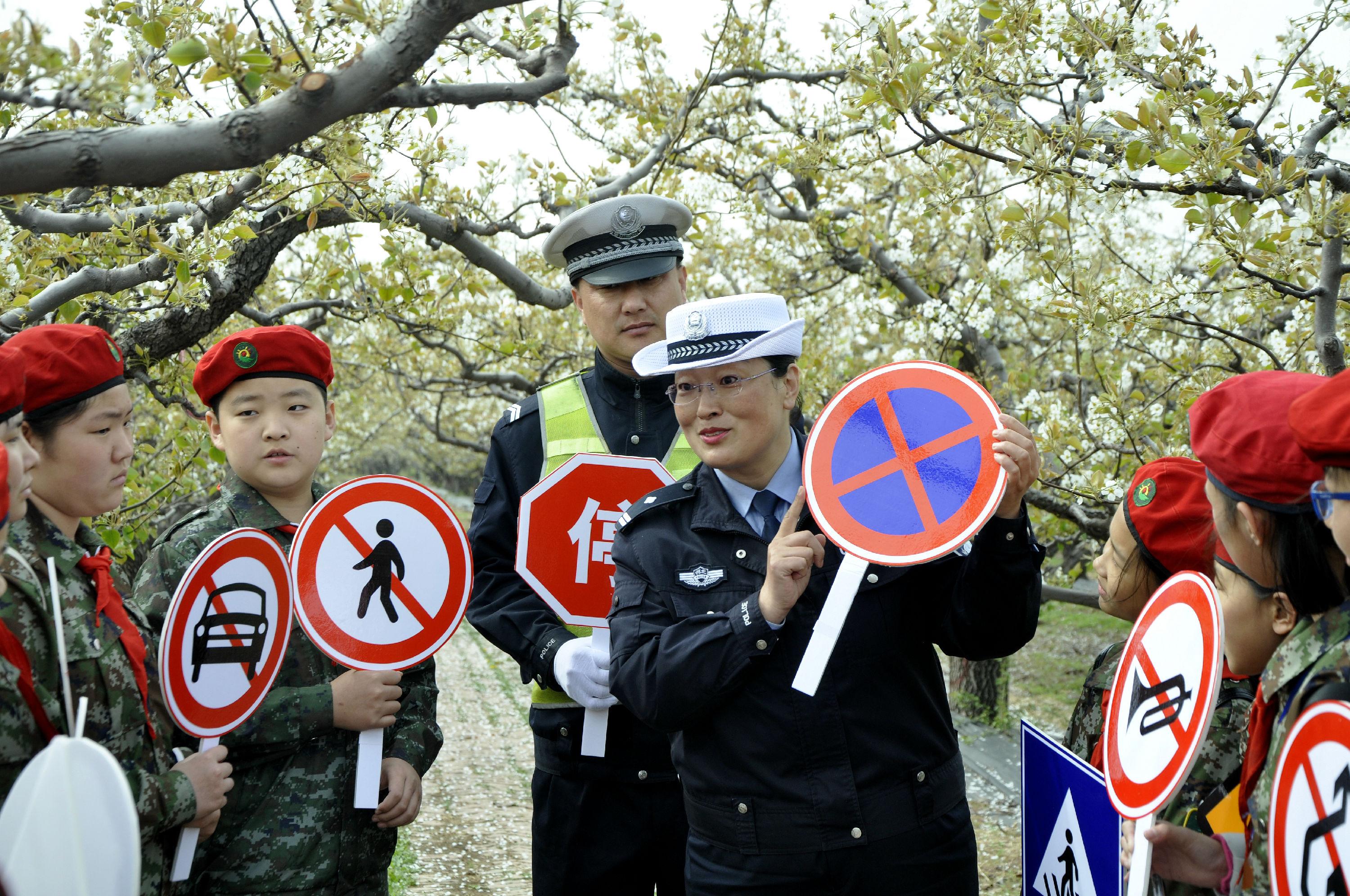 泊头市教育局新领导团队引领教育革新，共塑未来之光之路